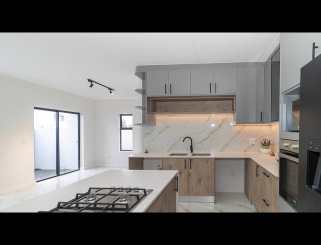 3 BEDROOM DUPLEX FOR SALE IN SANDOWN